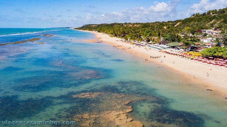 O que fazer em Arraial DAjuda Praias e atrações Viagens e Caminhos