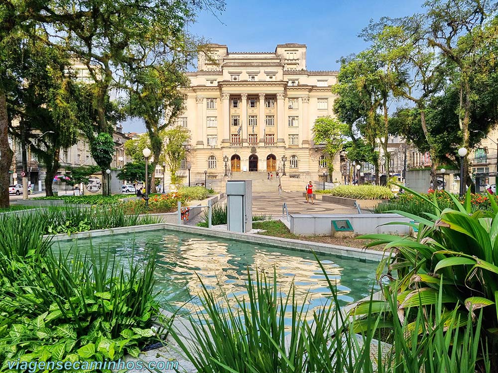 Praça Mauá e prefeitura de Santos