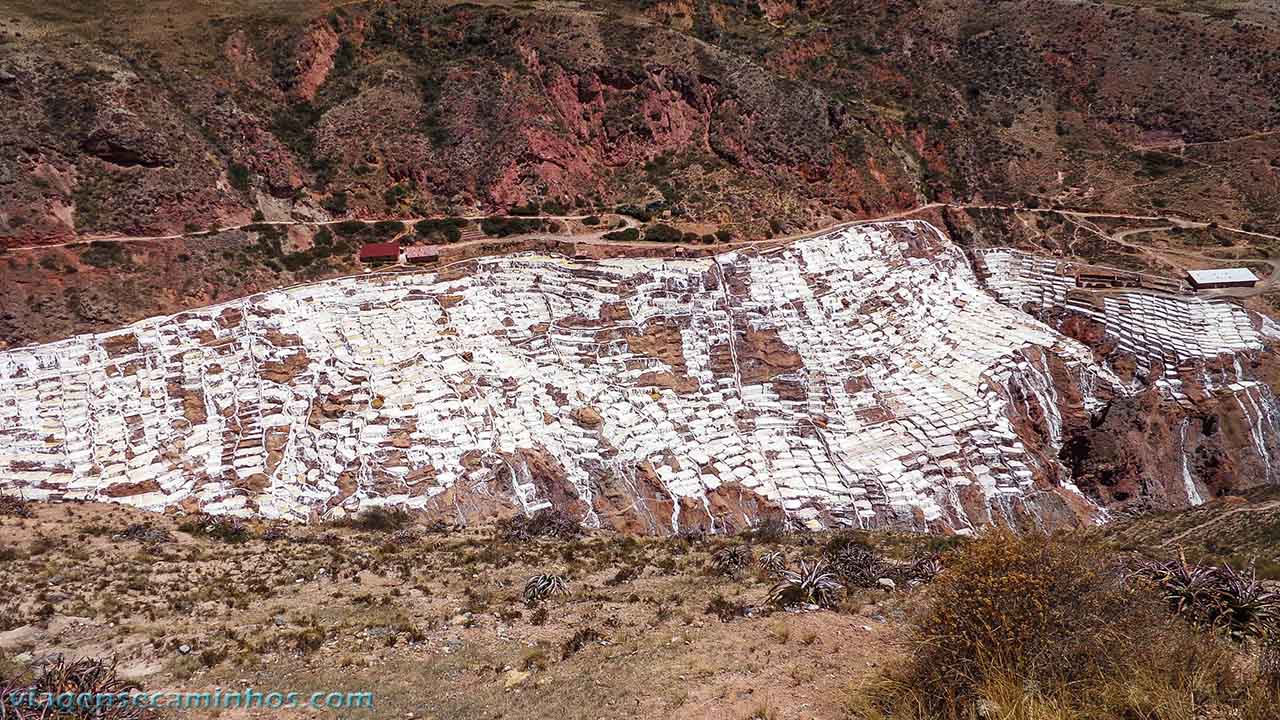 Vista das Salinas de Maras a partir da estrada de acesso