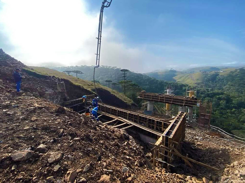 Obras da Ponte do vale do Rio das Antas em São José dos Ausentes