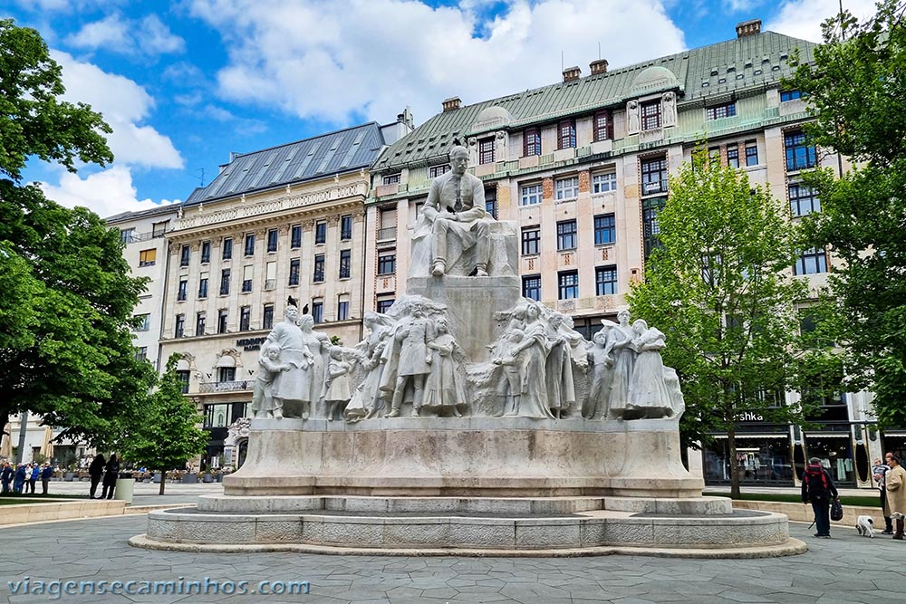 Praça Vorosmarty - Budapeste