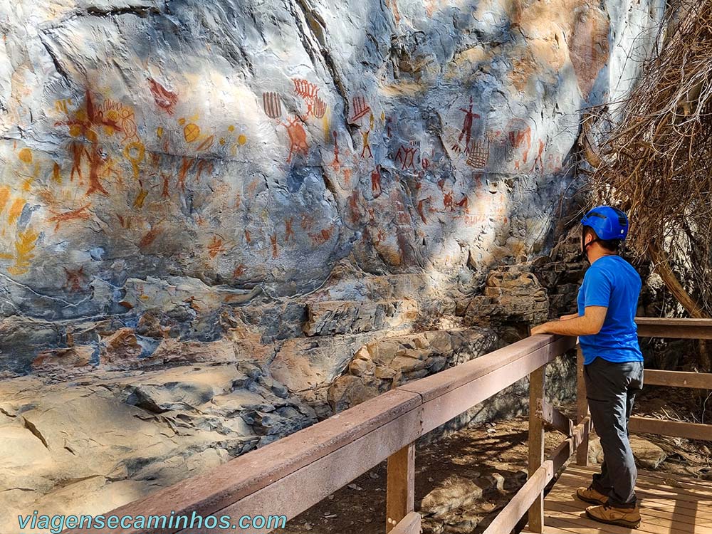 Pinturas rupestres na Gruta do Janelão