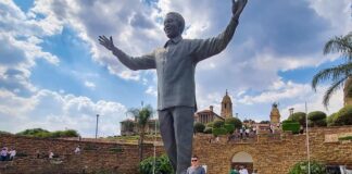 Pretória - Estátua de Mandela