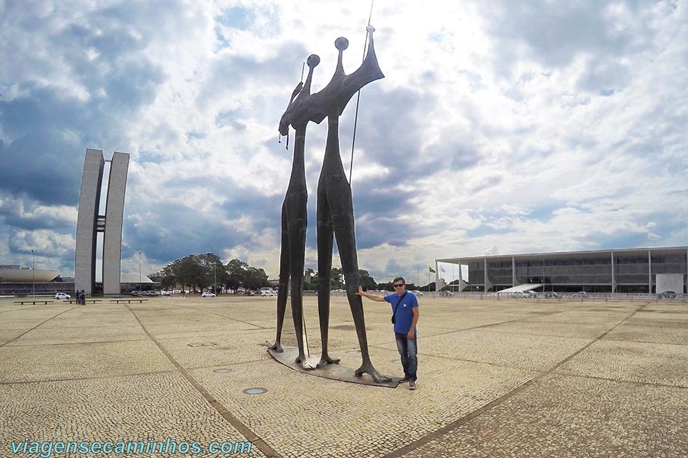 Praça dos Três Poderes - Monumento aos Candangos