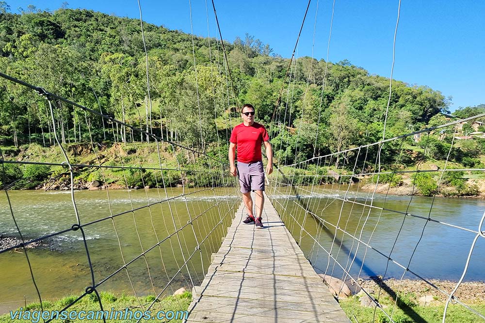 Ponte pênsil no Rio Braço do Norte